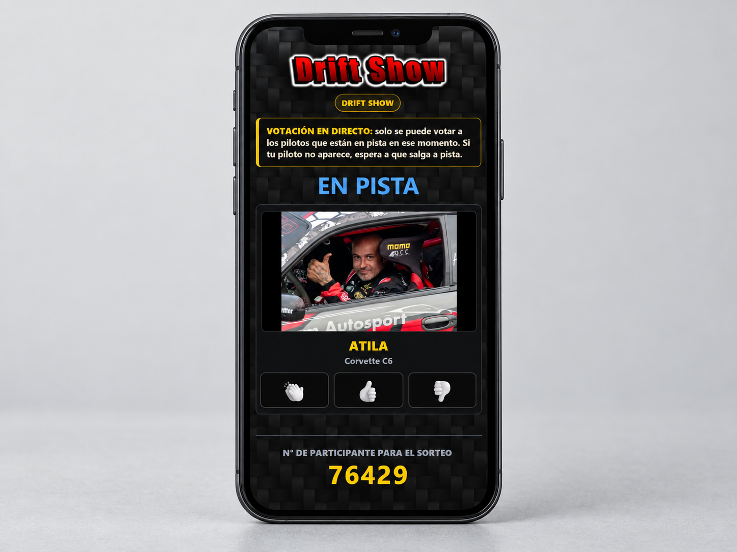Móvil con la página del público de Drift Show y la votación de Atila